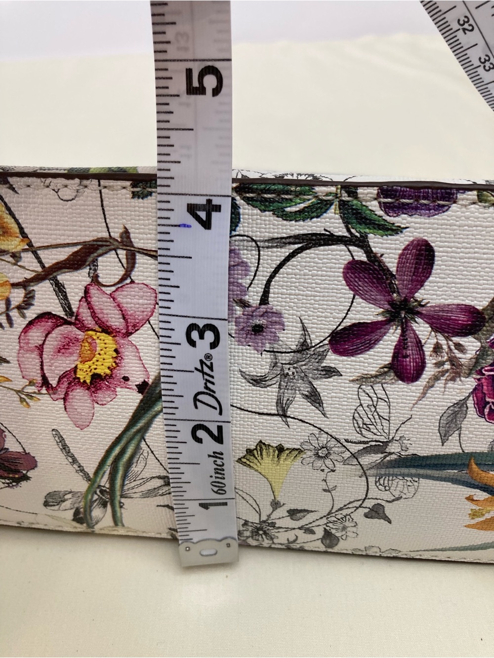 Botanical Floral Print White Crossbody Bag with Matching Wristlet. - Picture 5 of 7